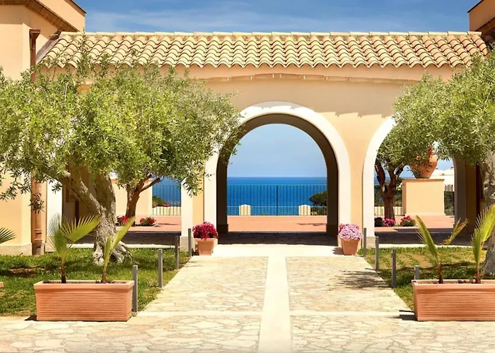 Seaside Pool Cefalù