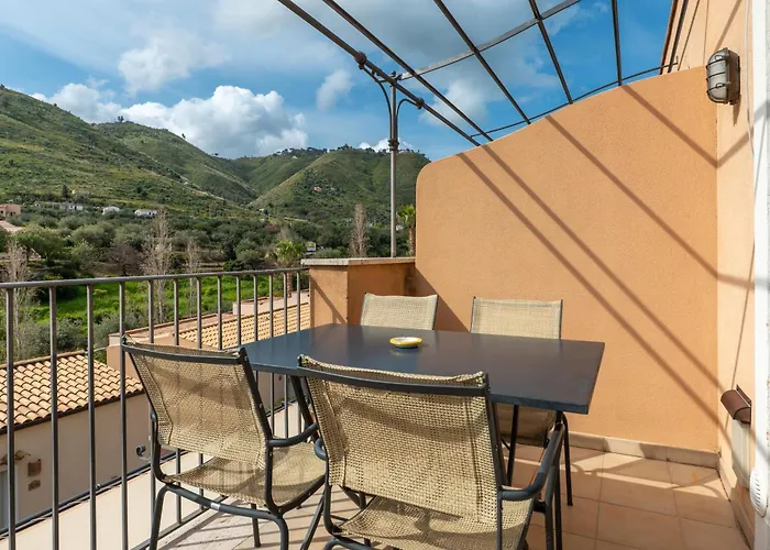 Seaside Pool * Чефалу