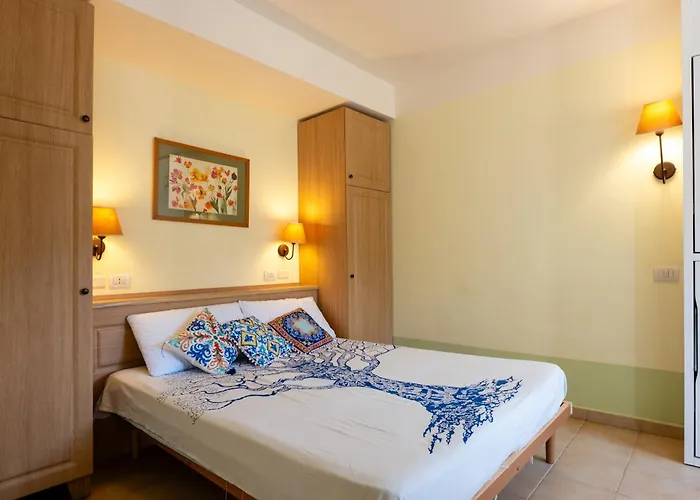 Seaside Pool Чефалу