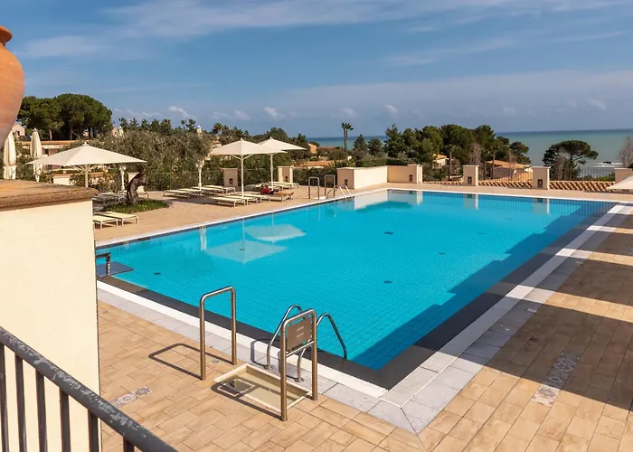 Seaside Pool Apartment *